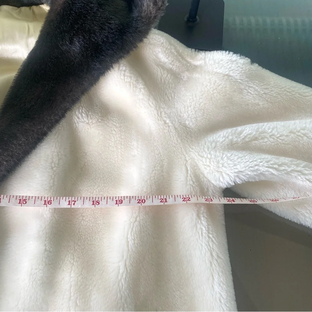 VINTAGE Borgana — Gorgeous Cream and Black Faux Fur Women's Coat— SPECTACULAR ! - Picture 12 of 14